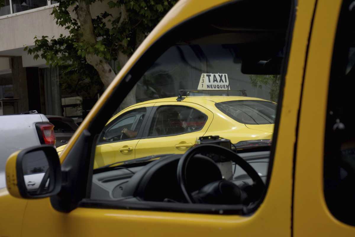 Habrá cámaras de seguridad en todos los taxis y remisses de la ciudad (foto Matías Subat)
