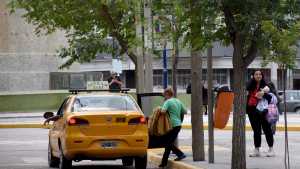 Aumento de taxis en Neuquén: la bajada de bandera costaría casi 1000 pesos