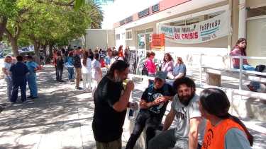 No hay atención en el hospital Zatti. Fotos. gentileza.