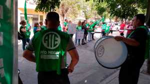 Municipales siguen sin aumento en Regina, pero consiguieron un bono de 20.000 pesos