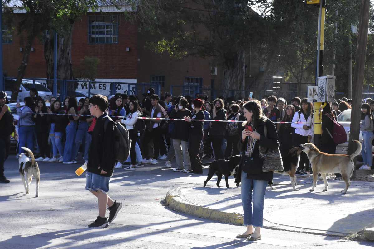 Los estudiantes y madres  de la ESRN 1 de Roca pidieron la expulsión de un estudiante que denunció bullying, (foto: archivo)