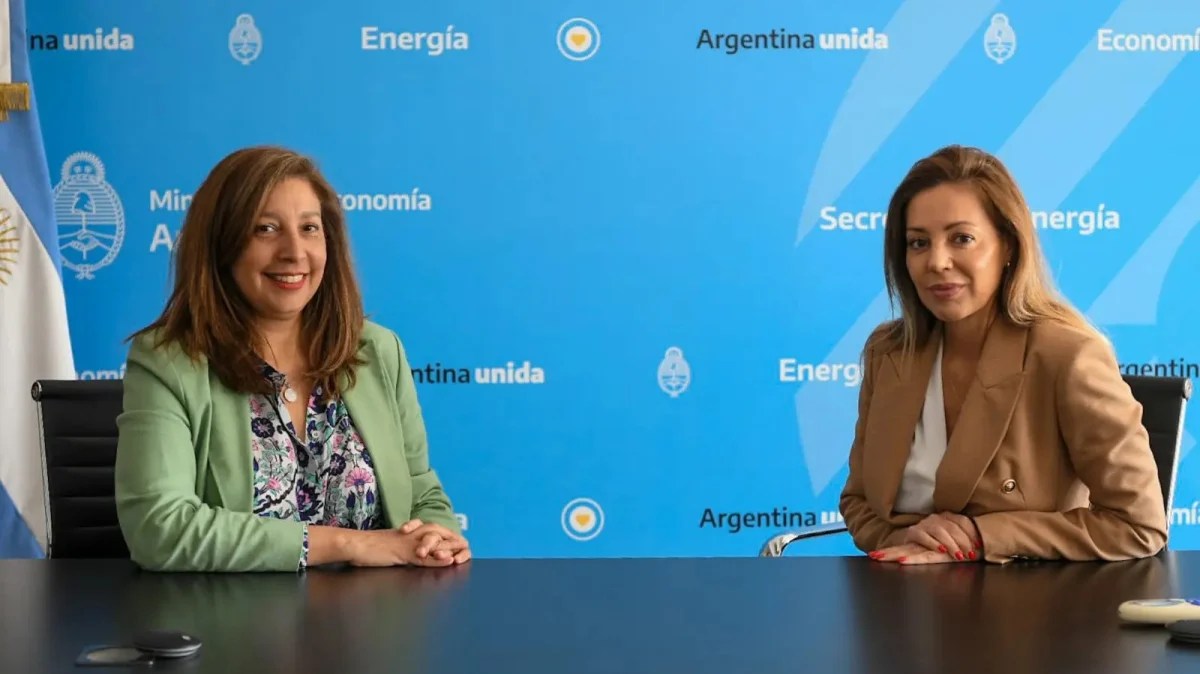 La gobernadora Carreras y la secretaria de Energía, Flavia Royón serán parte del Foro Global de Hidrógeno Verde. Foto: Gentileza