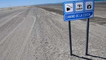 Los trabajos de Vialidad Rionegrina incluyeron la señalización vial y turística. Foto: Marcelo Ochoa.