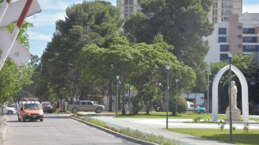 Las calles de Neuquén, sin el clásico celeste y blanco previo al mundial. Foto: Yamil Regules