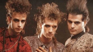 Signos logró el puesto 25° de los mejores 100 álbumes del rock argentino por la Rolling Stone Argentina.