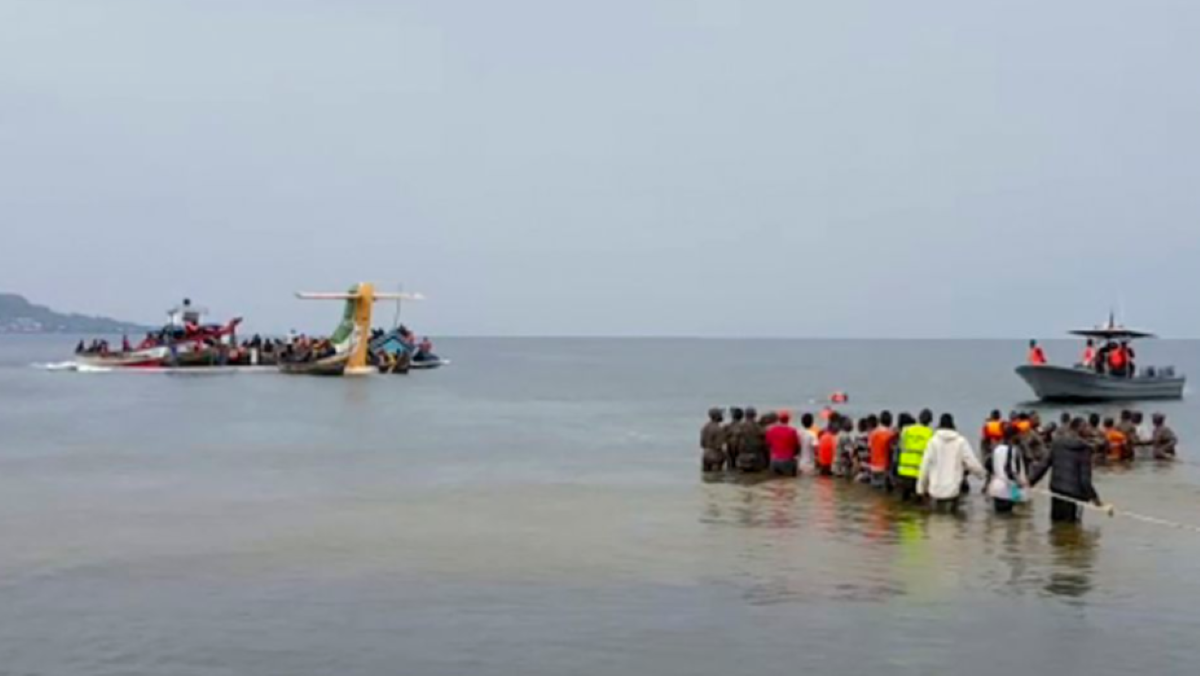 El avión de línea se estrelló en el lago Victoria,  en Tanzania. Foto: AP