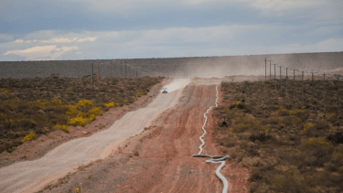 La nueva disposición de Neuquén prohibió el uso de las clásicas mangueras flexibles en determinadas zonas. (Foto: gentileza)