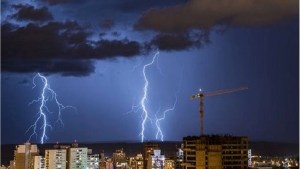 Alerta por tormentas para Río Negro y Neuquén: peores horarios y lugares más afectados