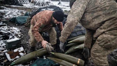 Ukrainian servicemen prepare to fire at Russian positions in the frontline at an undisclosed location in the Donetsk region, Ukraine, Wednesday, Nov. 23, 2022. (AP Photo/Roman Chop)