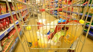 Qué cambio de hábito provocó la escalada de la inflación en los consumidores, según consultoras