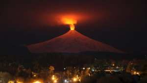 VIDEO: Cómo fue la última erupción del volcán que está a la altura de Neuquén