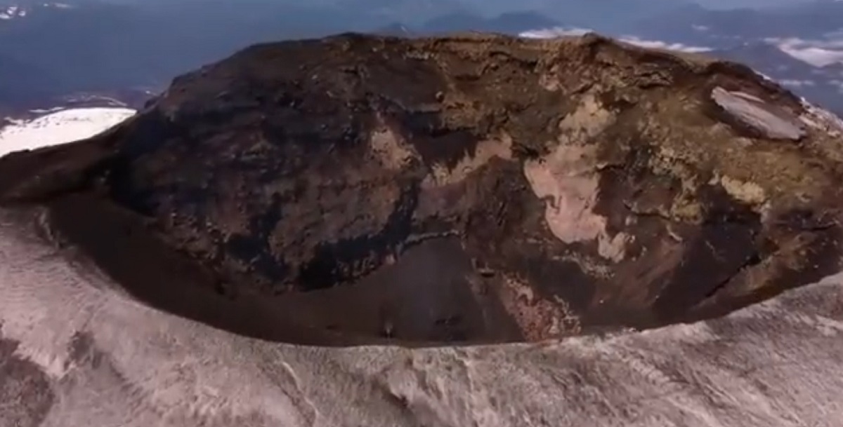 Volcán Villarrica: las rocas que podría expulsar miden más un metro de diámetro.