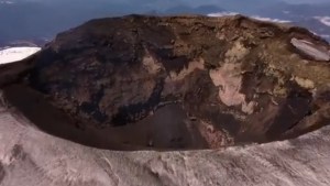 Volcán Villarrica: así se ve el cráter desde un drone durante la alerta amarilla