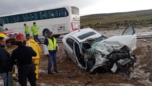 Cuál es el estado de salud de las dos personas que chocaron contra un colectivo cerca de Zapala