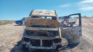 Le robaron la camioneta de trabajo, apareció quemada en el oeste de Neuquén y piden ayuda. Foto: Gentileza