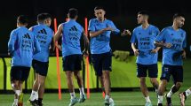 Imagen de Scaloni exigió a Di María y cuidó a Messi y a los titulares de cara a la final del Mundial de Qatar contra Francia