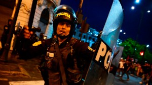 Renunciaron dos ministros de Perú en rechazo a la represión que dejó 18 muertos