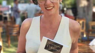 Colapso, el libro que escribió una mujer de Roca para sanar