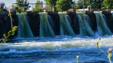 El incidente ocurrió en el puente de la calle Blumetti en Cinco Saltos. Foto (archivo)