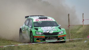 Los regionales prueban los autos y pasan por la rampa en el estreno del Rally Argentino