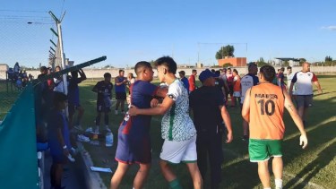 Liga Confluencia: sancionan a Fernández Oro por los incidentes ante Argentinos del Norte