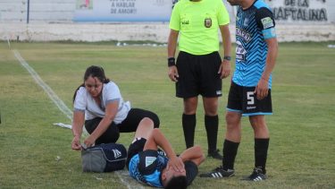 El dolor de Collio después de una patada descalificadora.