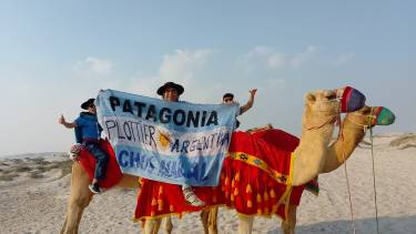 «Mohamad, ¿cómo se anda en camello?» El gaucho del norte neuquino y un paseo en el desierto antes de la final en Qatar