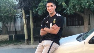 Murió por caer contra una reja, cuando huía de la policía en Neuquén: no encuentran el arma