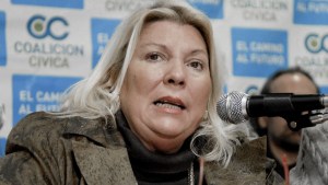 Carrió apuntó contra Cristina tras su reaparición pública: «Debería tener prisión preventiva»