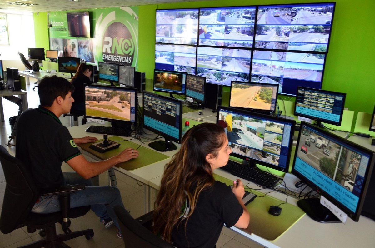 El centro de monitoreo provincial funciona en Viedma. Foto: Marcelo Ochoa.