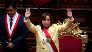 Dina Boluarte asumió como la primera mujer presidenta de Perú tras la destitución de Castillo