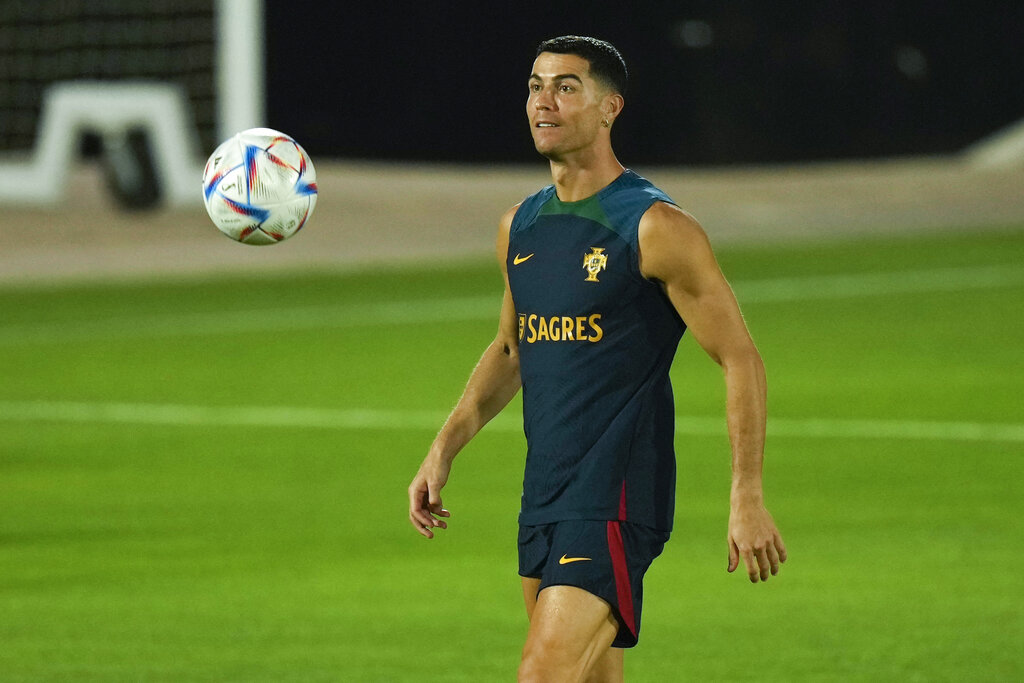 Cristiano Ronaldo desmintió los rumores con una publicación en su cuenta de Instagram. (AP Photo/Francisco Seco)
