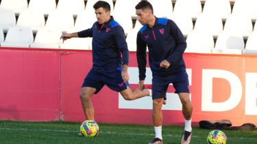 Acuña estuvo presente en la práctica de este lunes con el Sevilla.