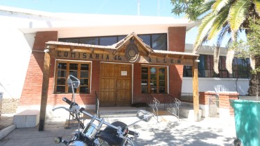 Personal de la Comisaría Sexta fue alertado sobre el robo. Foto Juan Thomes