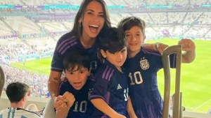 La campera que Antonela Roccuzzo usa como cábala en el Mundial Qatar 2022