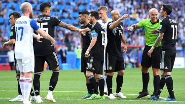 El árbitro de Australia-Argentina ya dirigió a la Selección en Rusia 2018. 