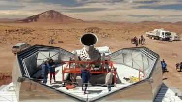 Desde el Centro Atómico Bariloche, se aportó conocimiento y experiencia en trabajos en bajas temperaturas para el desarrollo del instrumento principal del telescopio