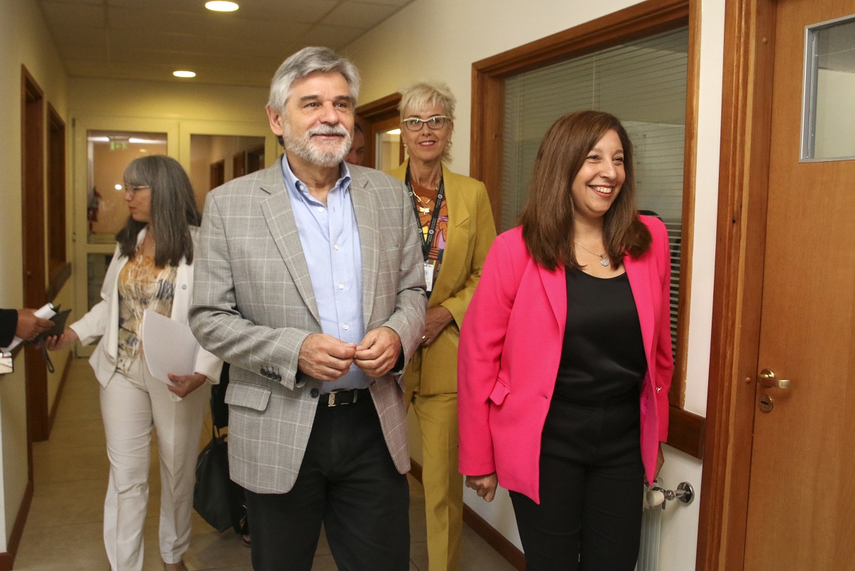 La gobernadora Arabela Carreras dijo que debe evaluar el cronograma electoral de toda la provincia. Foto: Chino Leiva