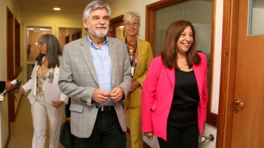 La gobernadora Arabela Carreras dijo que debe evaluar el cronograma electoral de toda la provincia. Foto: Chino Leiva