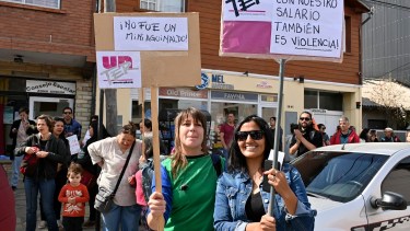 Docentes afiliados a Unter reclamaron en Bariloche junto a ATE frente al Consejo Escolar. Foto: Chino Leiva