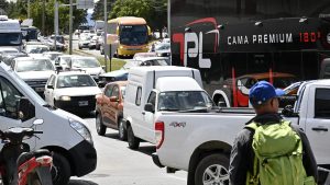 Preparan medidas para paliar el caos del tránsito durante la temporada turística en Bariloche