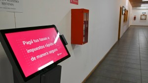 Por un boquete en el techo de la terminal de ómnibus de Bariloche, robaron el Juzgado de Faltas