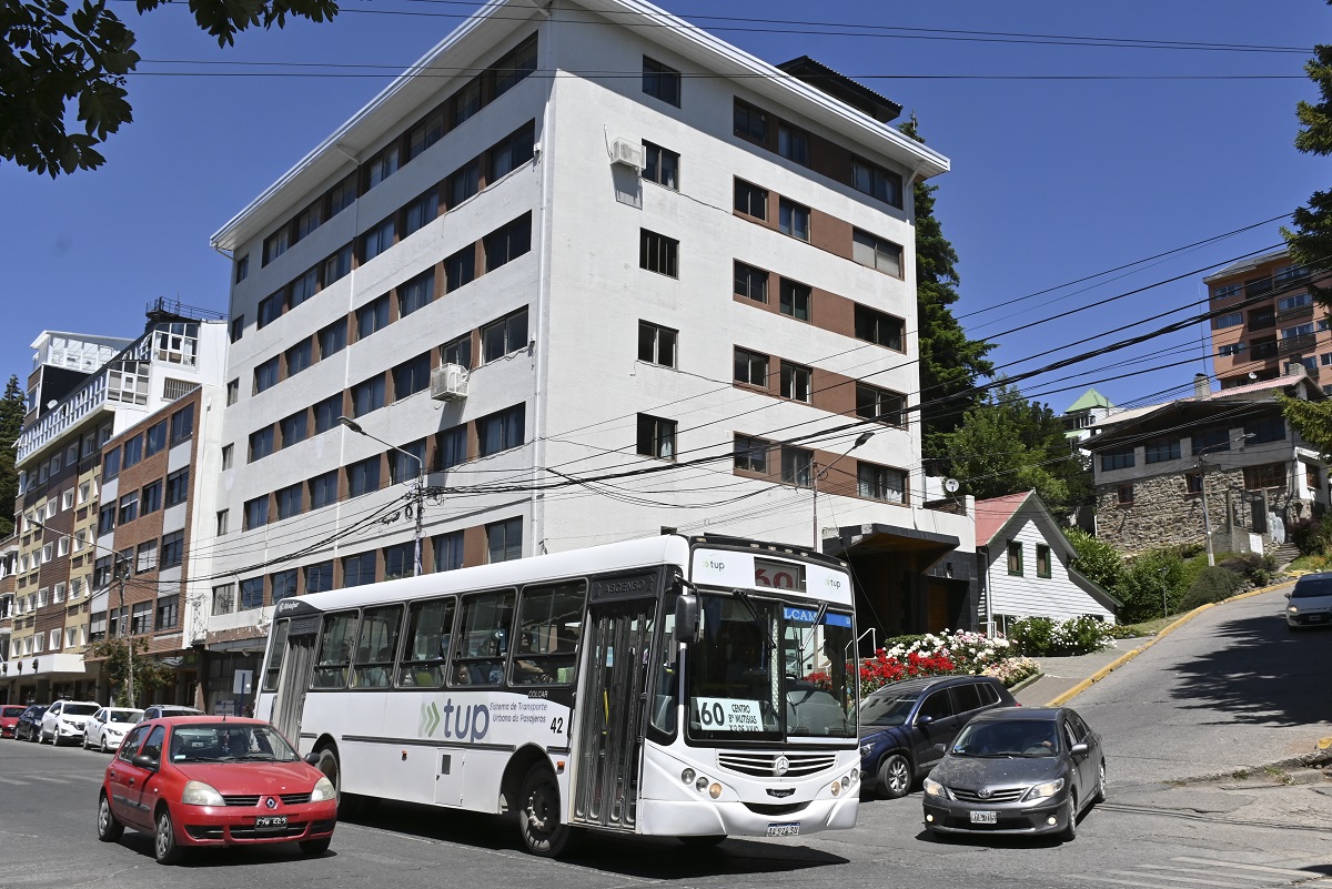 El transporte urbano de pasajeros es motivo de quejas esta temporada en Bariloche. Archivo