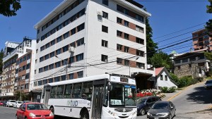 El transporte de Bariloche en situación terminal: la excusa es el turismo y las calles rotas