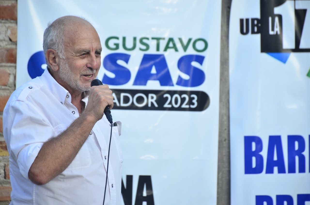 Ante un centenar de dirigentes y militantes, Gustavo Casas lanzó su candidatura a la gobernación. (Foto Néstor Salas)