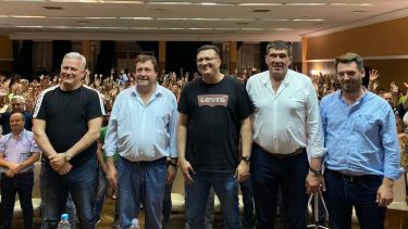 Weretilneck junto a Cides, Pica, Di Tella y Buteler, el jueves en Cipolletti. Hoy estará en el gimnasio de la UNRN, en Viedma.