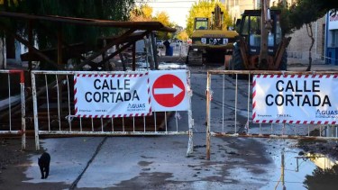 Las obras para mejorar la red cloacal de Roca, marchan dentro de los plazos previstos.
