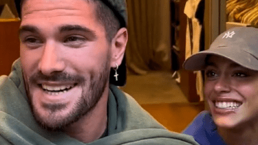 Tini Stoessel y Rodrigo De Paul revolucionaron un shopping al hacer las compras navideñas. 