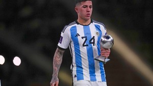 Buscan a Enzo Fernández: si Chelsea paga la cláusula será el jugador argentino más caro de la historia