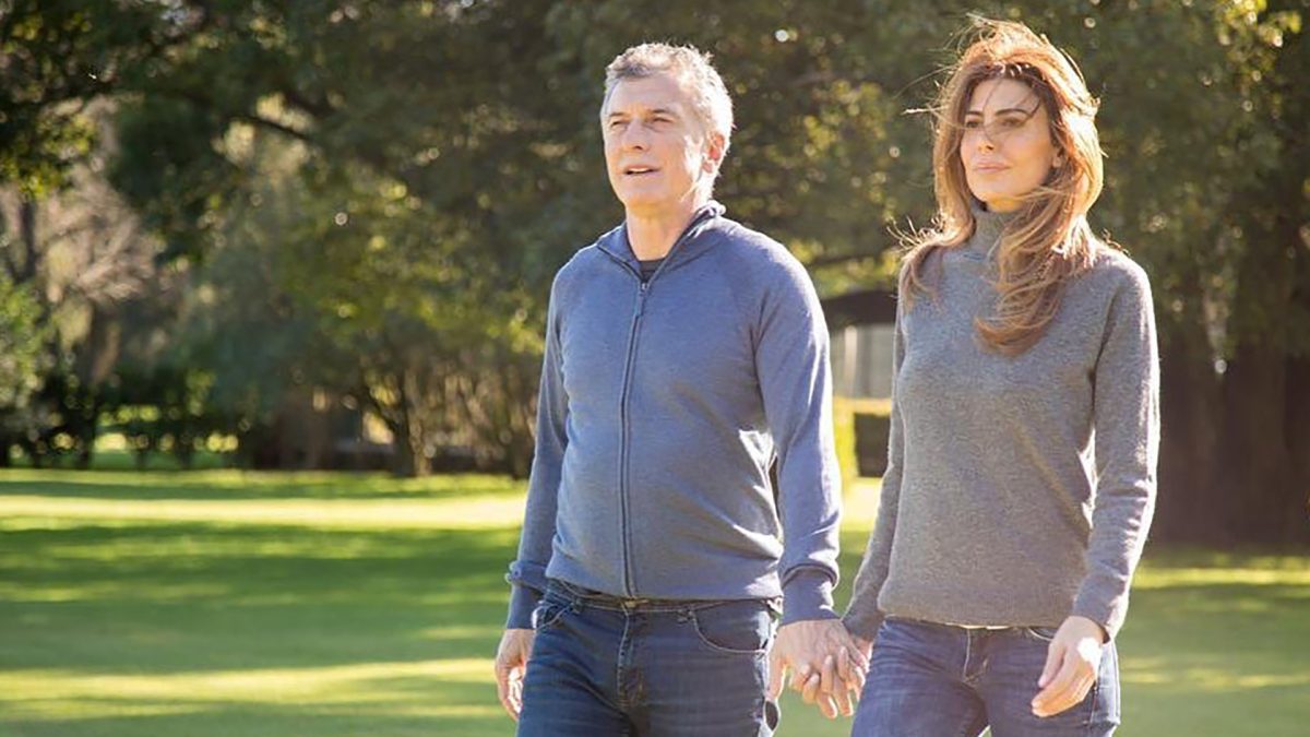 Mauricio Macri y Juliana Awada eligen Villa La Angostura como parte de su rutina de descanso.-